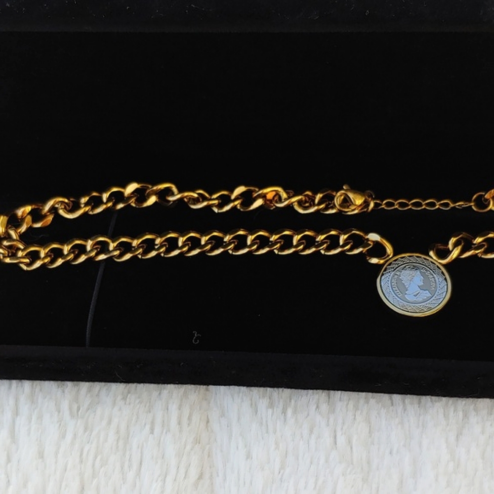 Queen Elizabeth 18K Gold Plated Coin Pendant with 16 Inch Chain - Picture 5 of 14